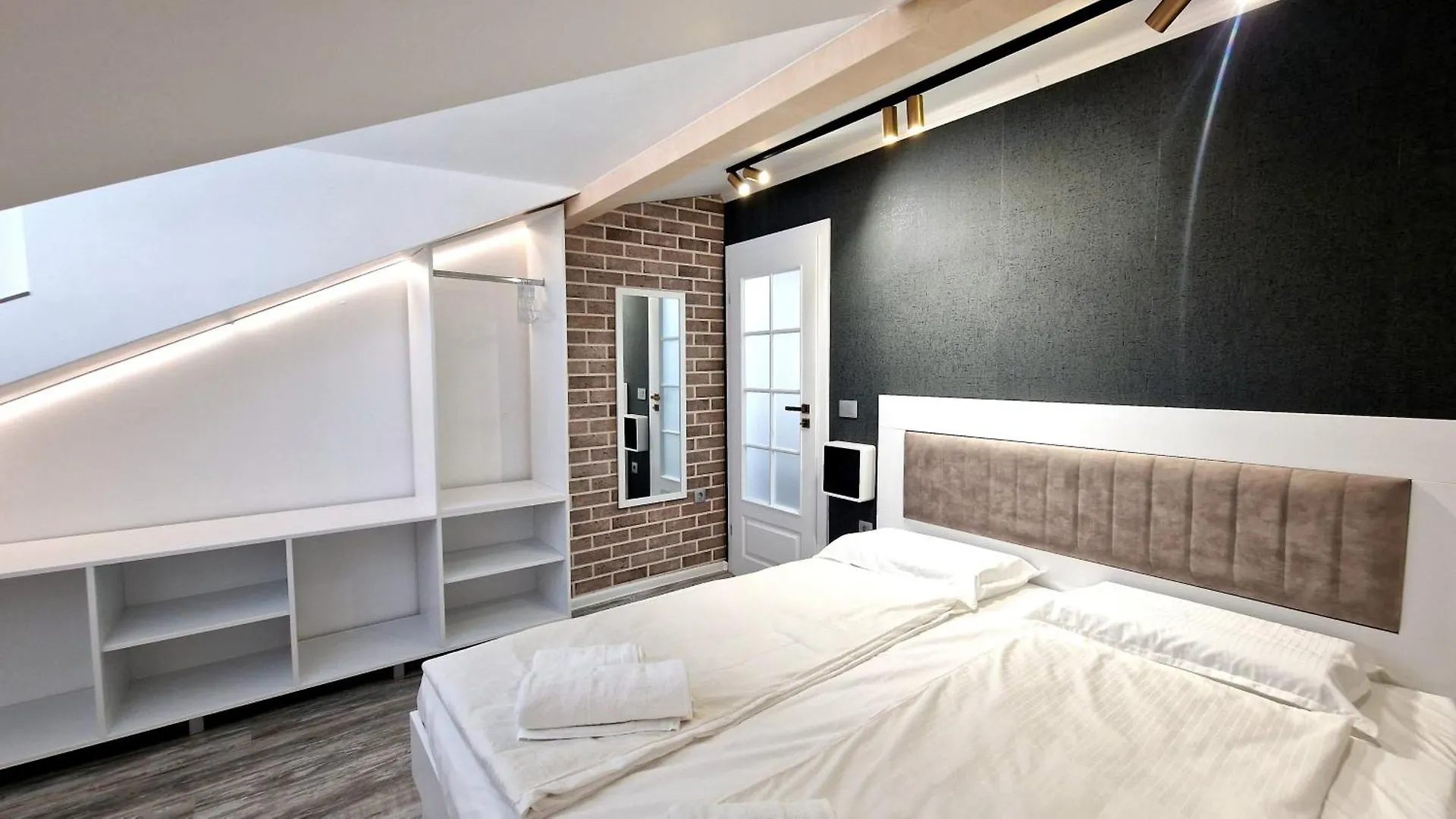 וארנה Charming City Center Loft Apartment בולגריה