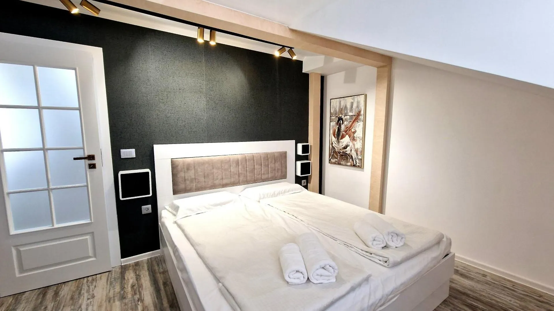 וארנה Charming City Center Loft Apartment
