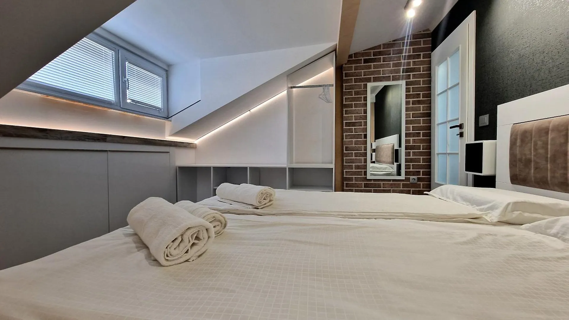 וארנה Charming City Center Loft Apartment בולגריה